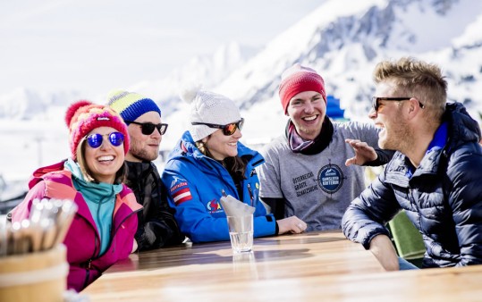 Ausgelassene Stimmung beim Erwachsenen - Skikurs in Obertauern