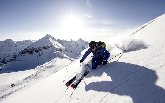 Freeriding on heavenly powder snow slopes in Obertauern