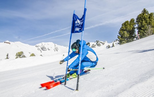 We give the necessary tips for correct ski-racing